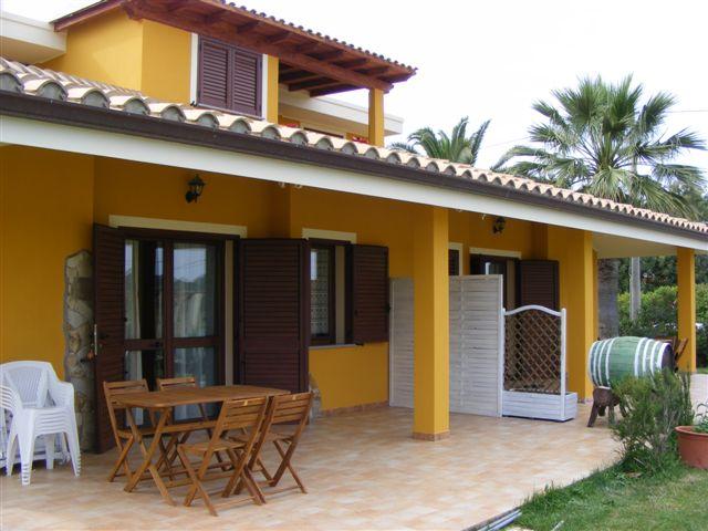 Villa Gialla con piscina Castiadas Costa Rey