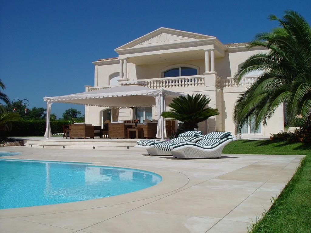 Villa Heger con piscina direttamente sulla spiaggia del Forte Village Santa Margherita di Pula Sud Sardegna